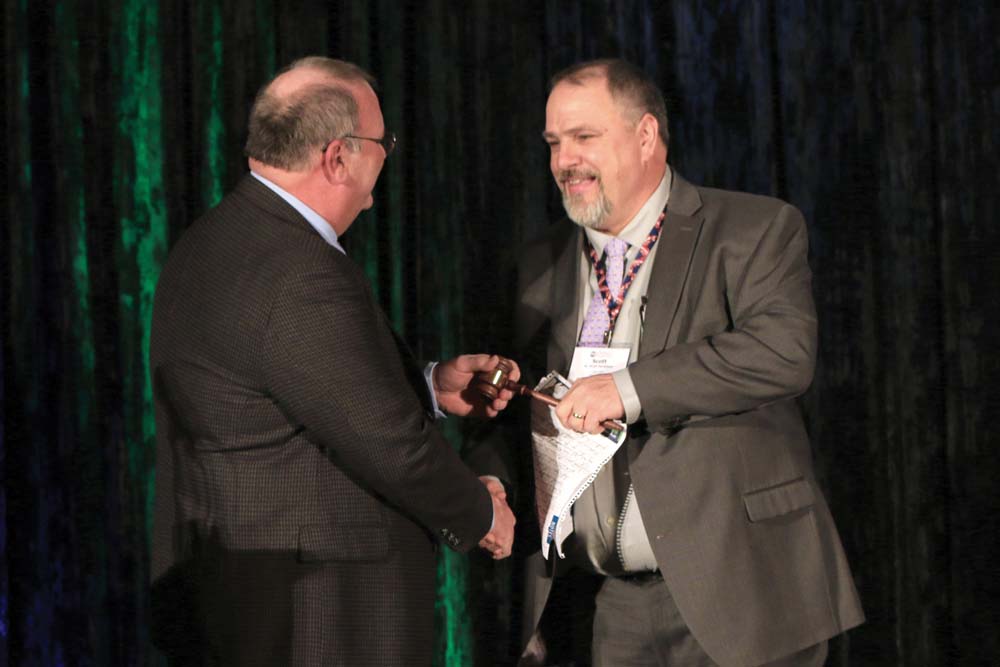 Gavel Passed on to New OVMA President at Annual Convention