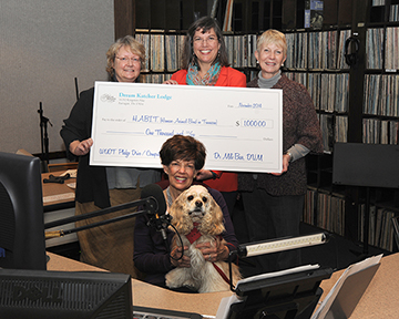 Pet Pledge Day Raises Funds for Animal-Assisted Therapy