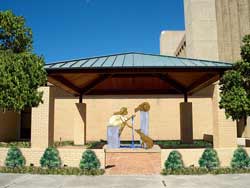 LSU Vet School Dedicates Sculpture To Hurricane Volunteers