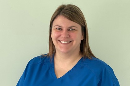 Alyson Howard, RVT, winner of the 2022 Canadian RVT of the Year Award, presented by the Registered Veterinary Technologists and Technicians of Canada