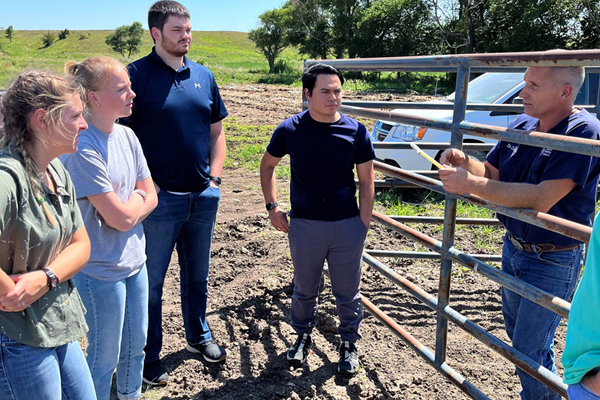 Tackling rural veterinary crisis goal of USDA-funded student program